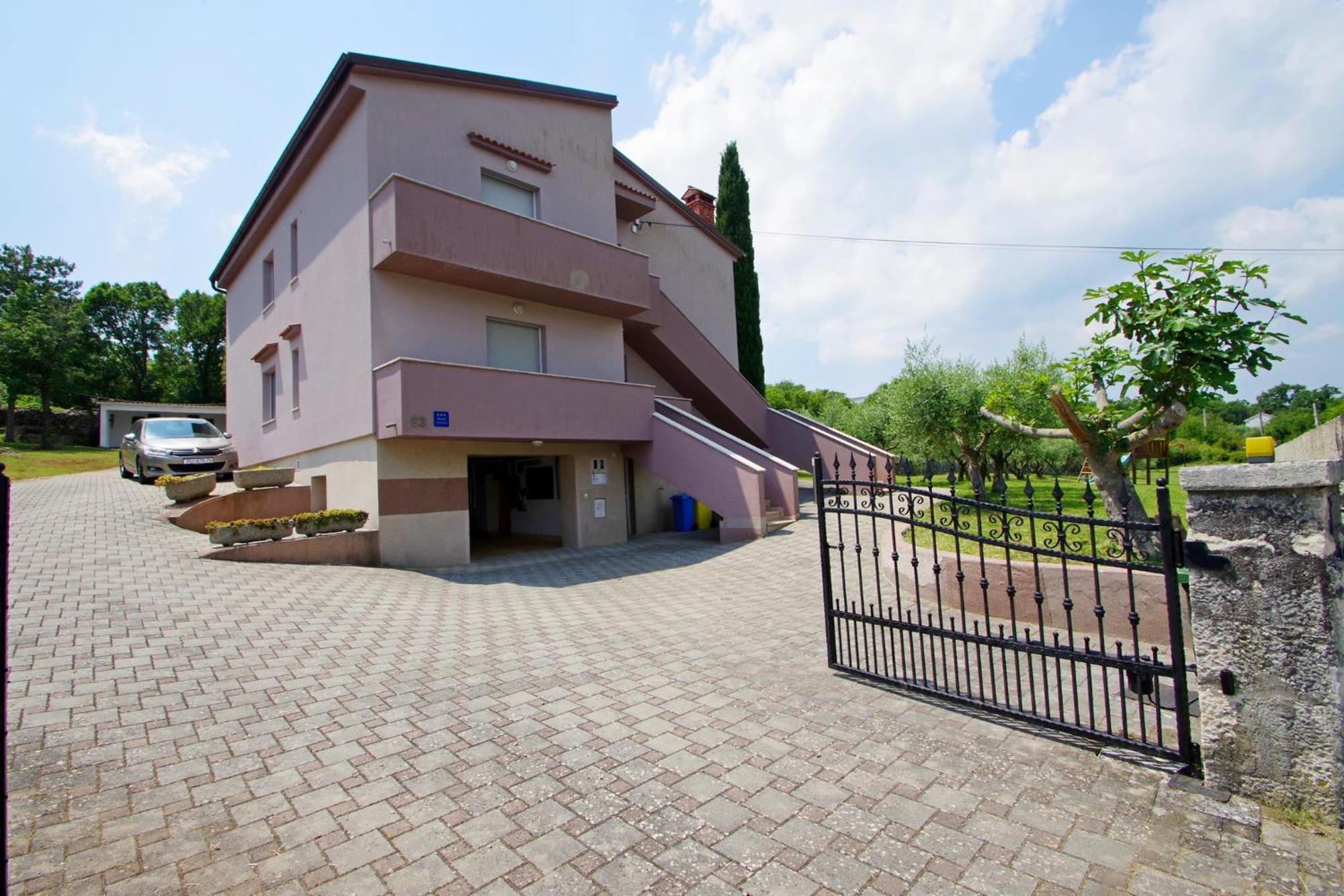 Apartments Nikolina Rakalj Экстерьер фото